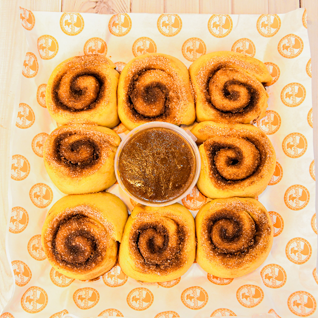 Sticky Tita Cinnamon Rolls 8pcs/box | Iskaparate